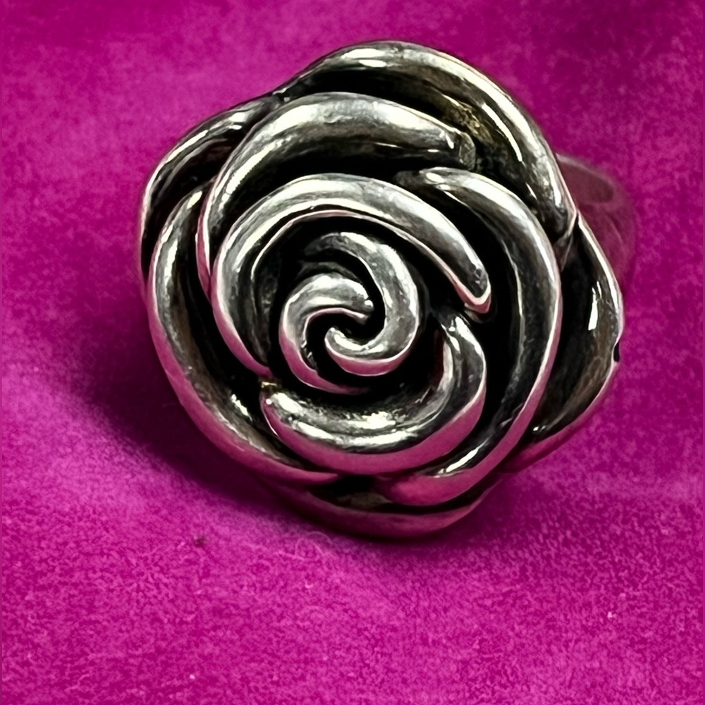 Elegant 925 Sterling Silver Rose Ring